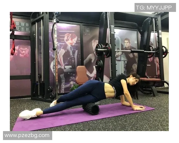 足球明星腹肌照头像女展现运动魅力与健康生活方式的完美结合